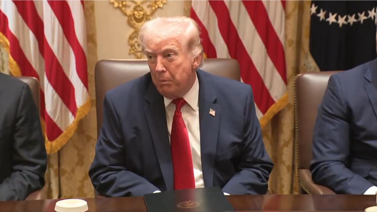 特朗普在3月26日内阁会议上终于揭晓“伊朗神秘大礼”！

特朗普称伊朗现任领导人