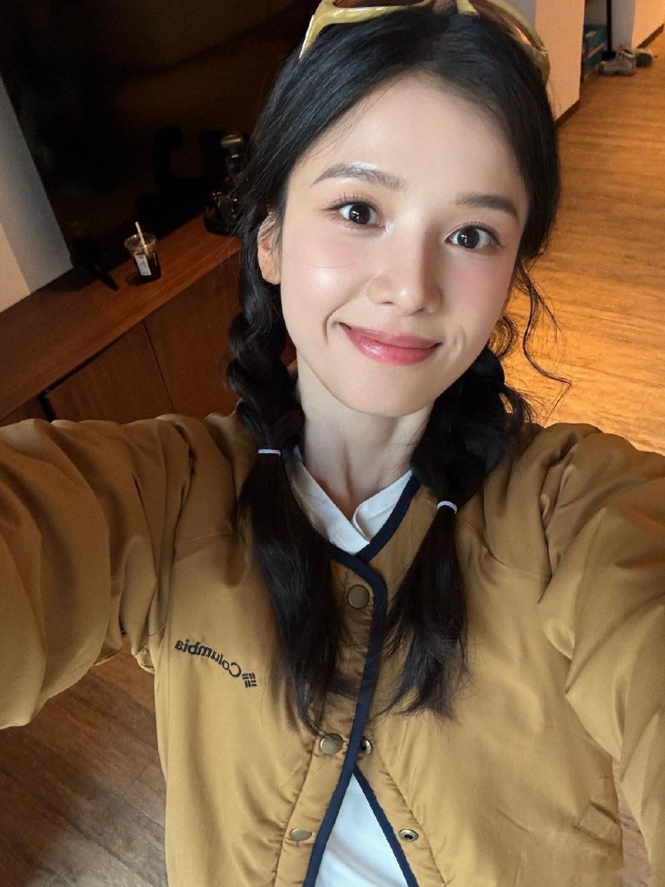 张婧仪今日更新这个皮肤[拜托] ​​​