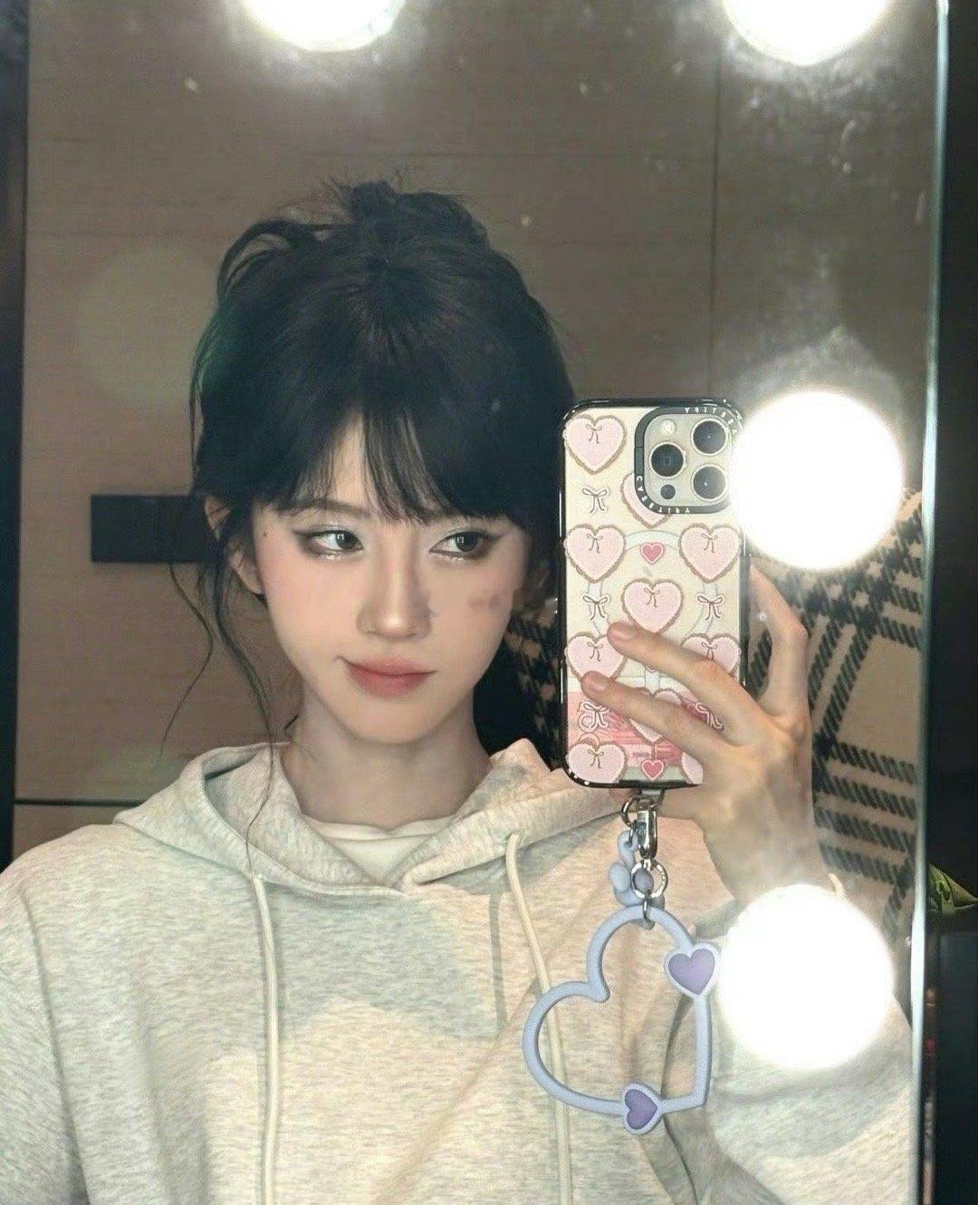 笑死我了，原来不止我会在手机壳后面塞钱…