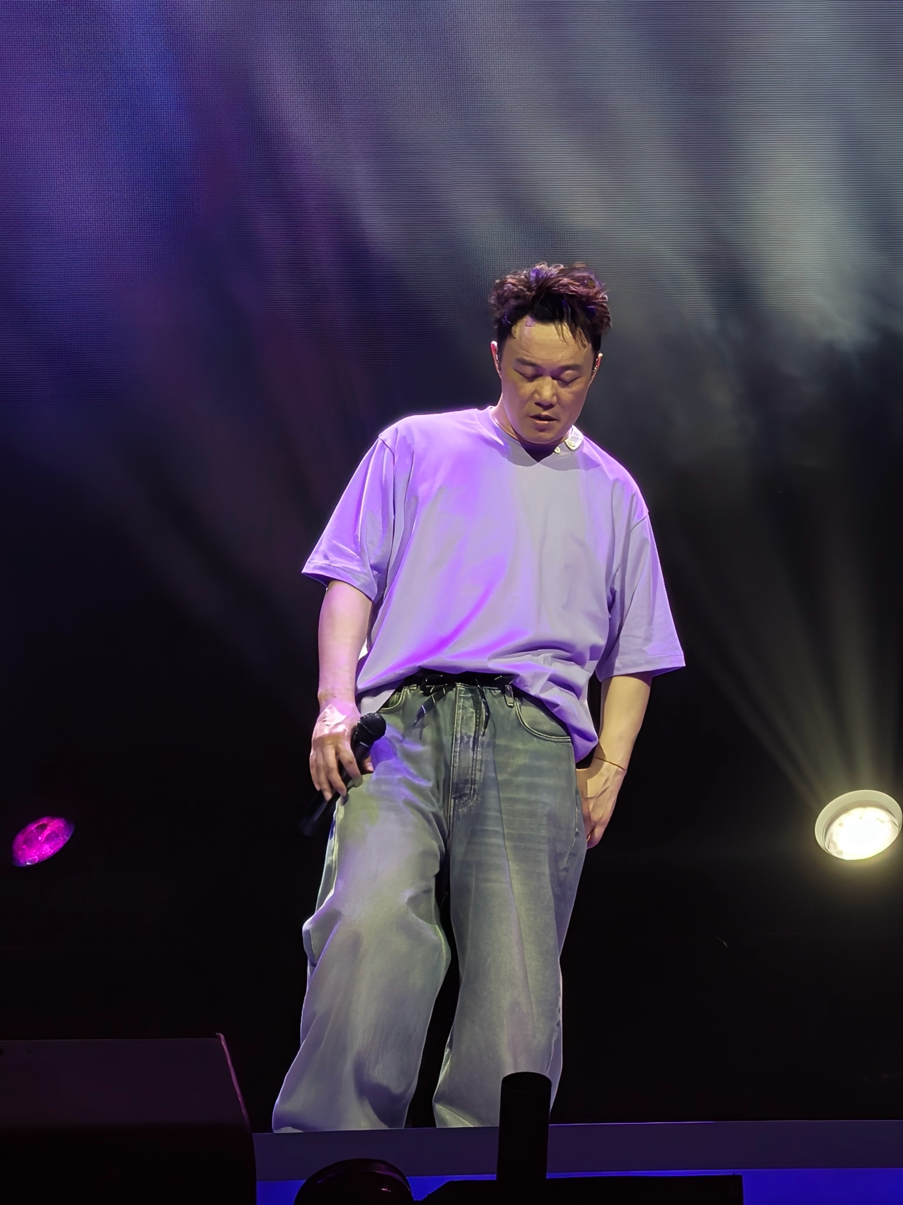 陈奕迅回春 [怒]又是谁做的xx热搜，我们 Eason 状态一直很好 ​​​