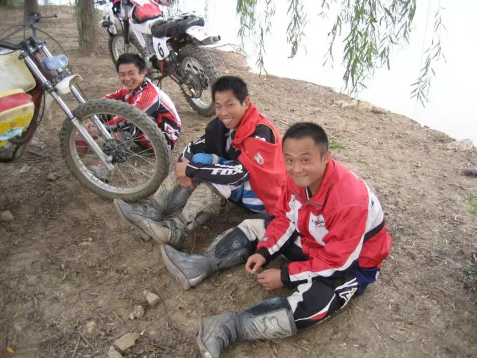 张雪能火遍机车圈，背后这个男人藏不住了！一句话改写了他的一生
 
说出来你可能不