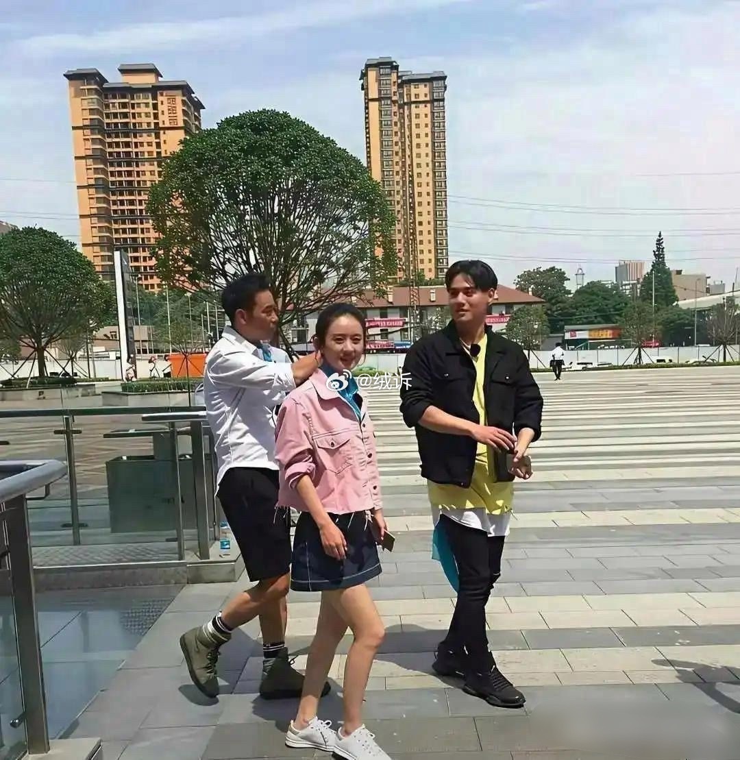 老天呐，突然有点理解￼冯绍峰⁠￼￼了。 ​​​