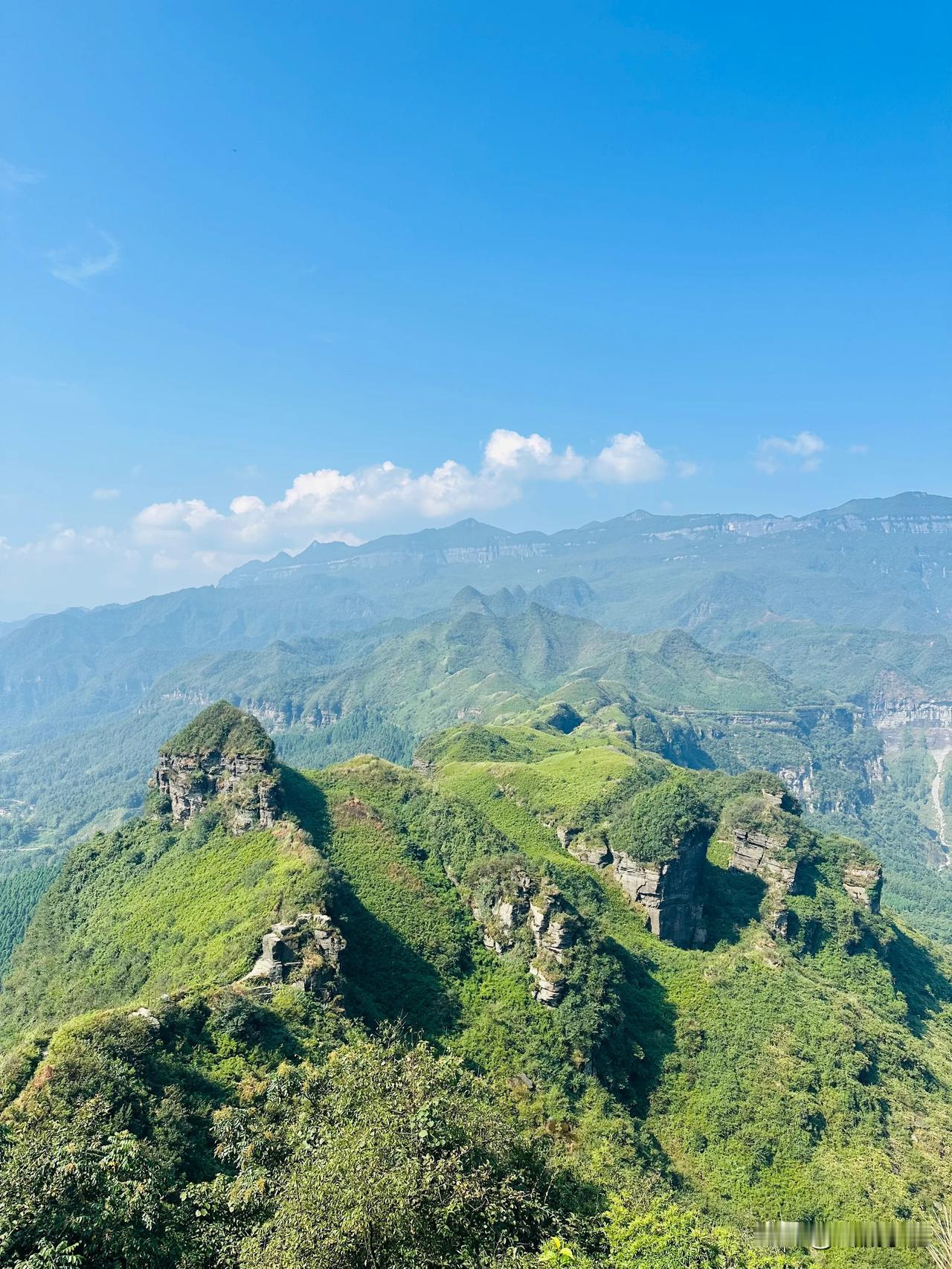 【重庆海拔约1200米的避暑地，周边免费景点多】虽然眼下已经9月下旬了，但重庆依