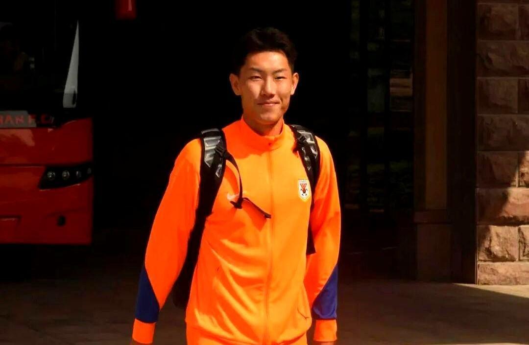 百年回眸泰山掀桌首发人半数
泰山要掀桌子了？

首发11人里可能一半没踢过中超。