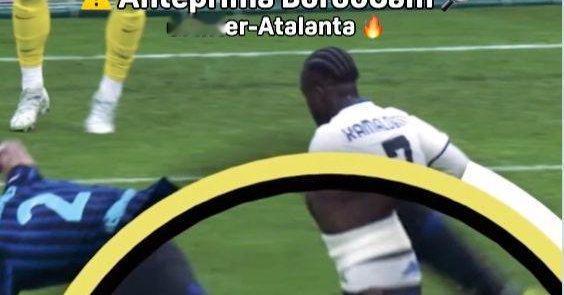 DAZN的边线镜头捕捉到Krstovic进球瞬间：从Dumfries和Chivu