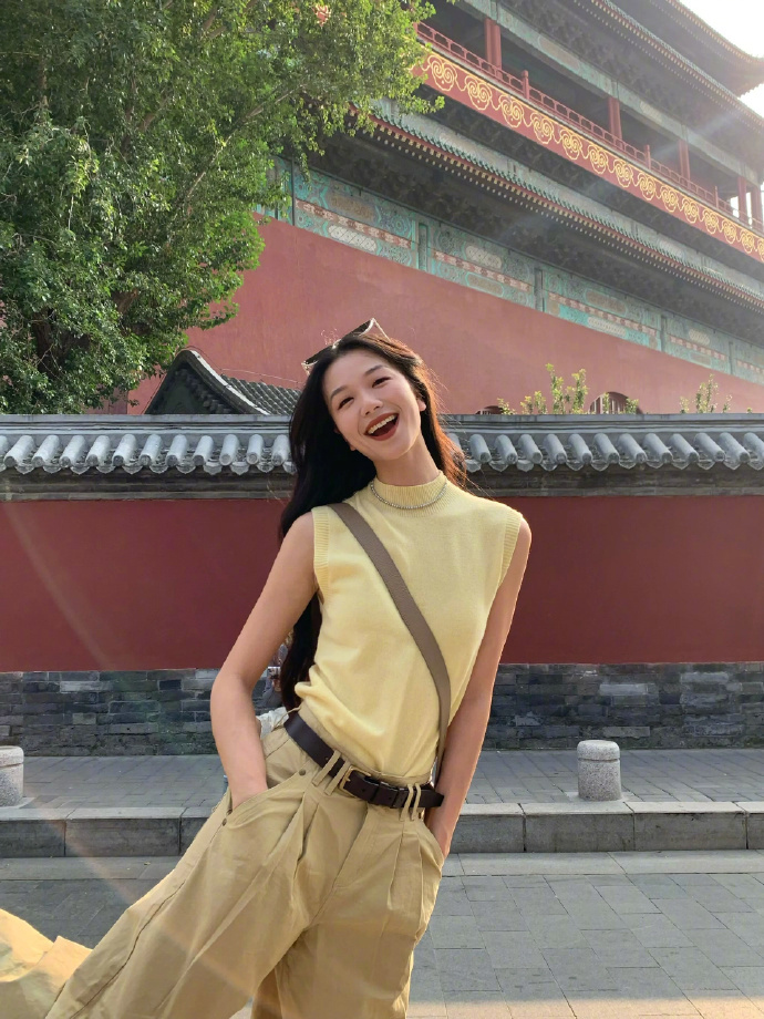 📷很有感染力的自信拍照姿势 太爱啦！  