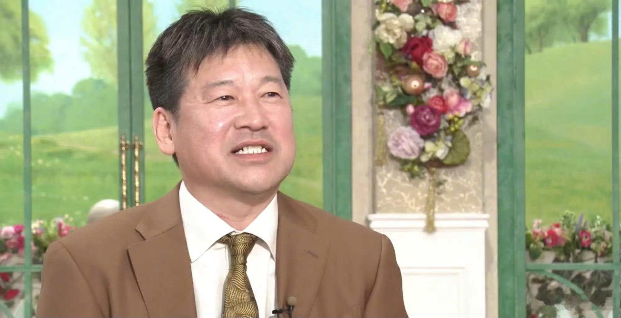 曝佐藤二朗片场性骚扰桥本爱 爸呀大哥？真的要看吐了，对女演员来说拍这剧演夫妻本来