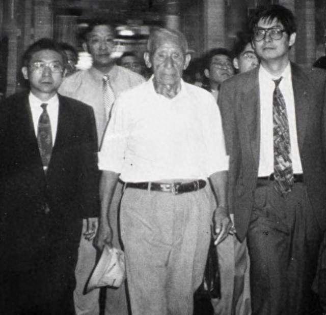 1958年北海道猎人偶遇毛发浓密野人，听其开口竟自称来自中国，这到底是怎么回事？