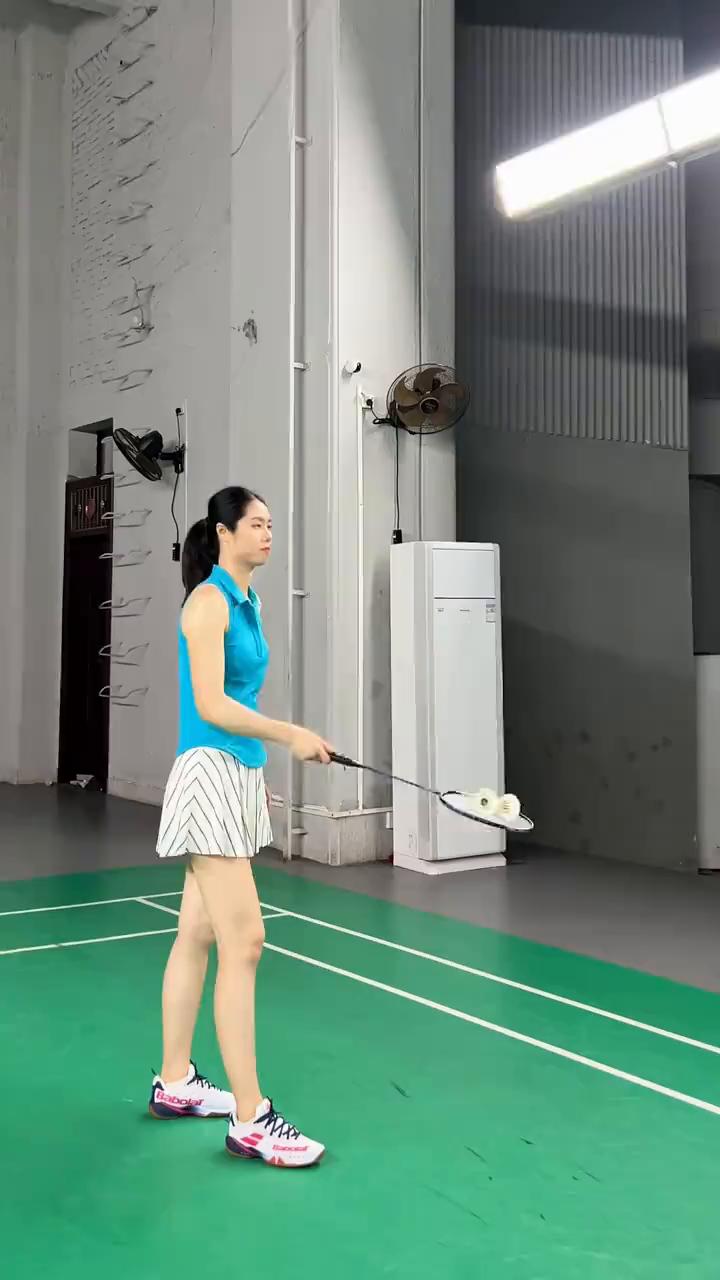 如果你能一次打两颗球，就能学会假放真推。如果你能颠球再向上轻打一下，就能学会假推