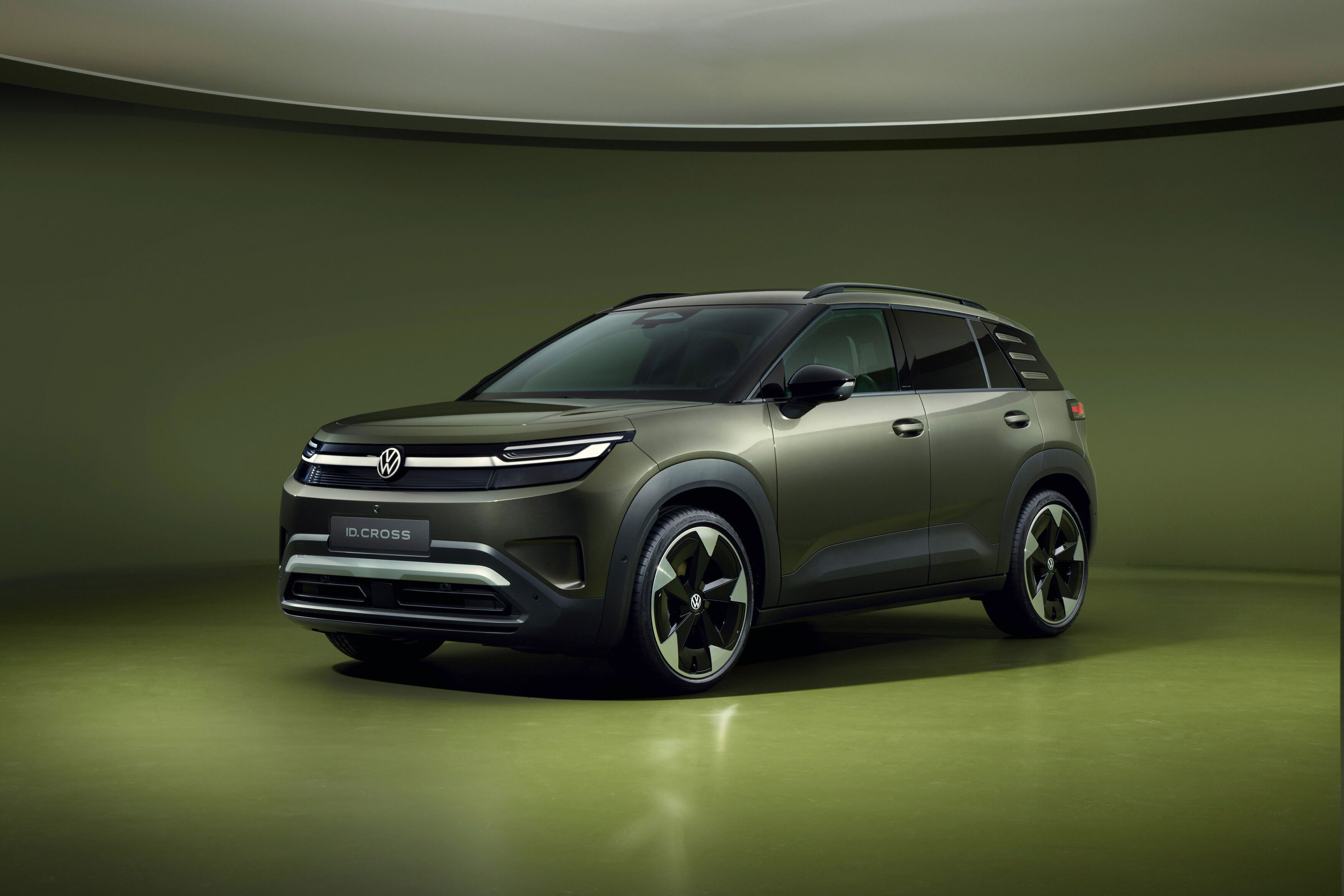 大众在欧洲推出基础性电动小SUV，ID.Cross，起价2.8万欧元。在中国这种