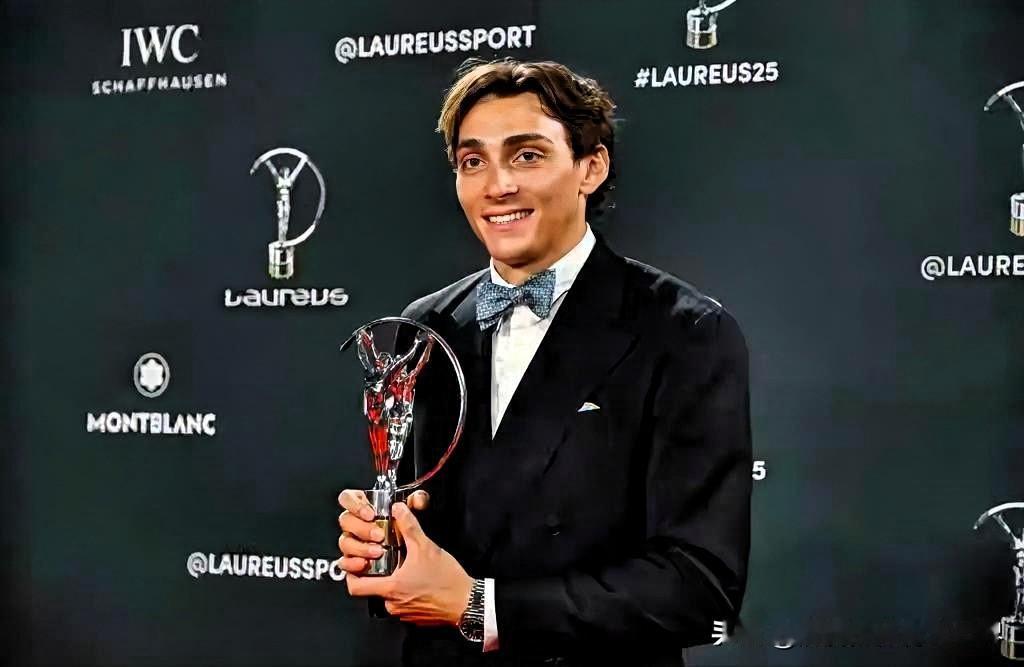 2025年世界十佳田径运动员

1. 阿曼德·杜普兰蒂斯（瑞典，男子撑竿跳高），