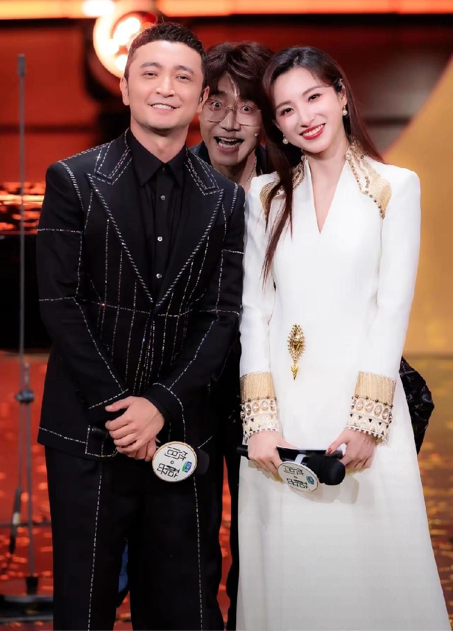 家人们谁懂啊！1月23日央视主持人尼格买提更新动态，一句“唱将收官，今晚一起蹲？