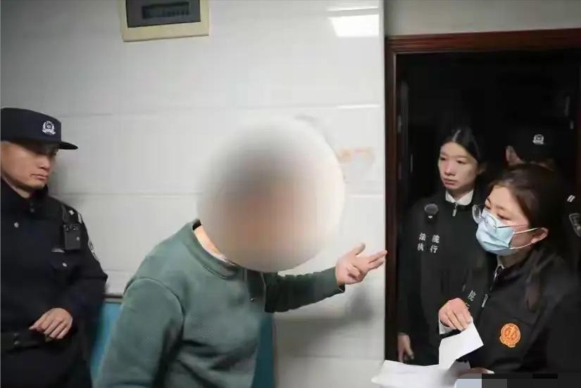 亲情再次被金钱打败！上海，一年过八旬的老太，10年前，她拿出90万，全款买了一套