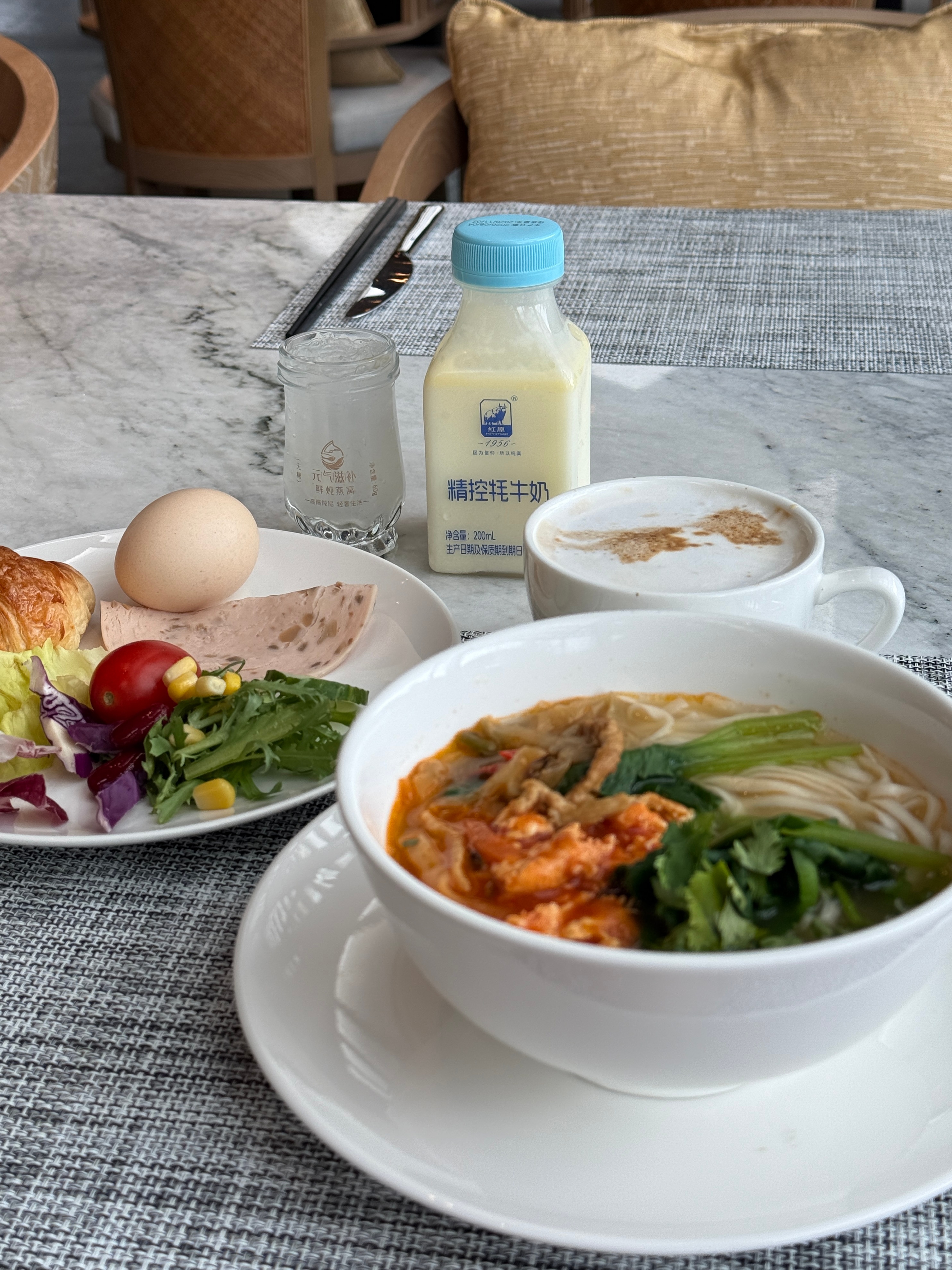 也是赶上早饭末班车了🥛 ​​​