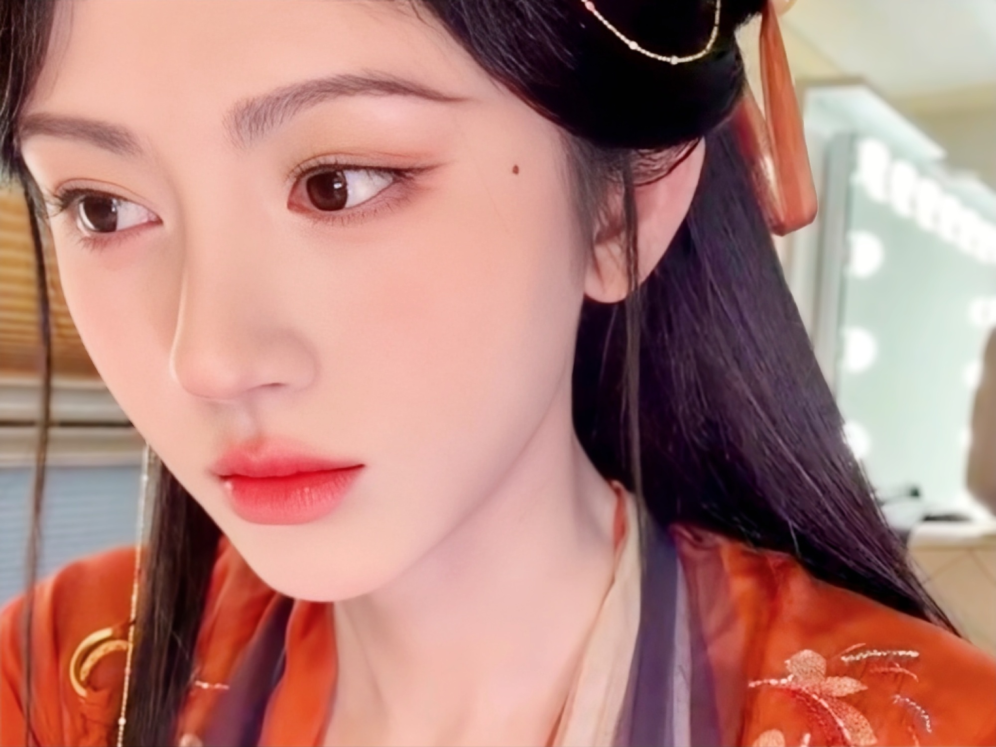 🍊鞠婧祎月鳞绮纪🍊鞠婧祎露芜衣"我对舞台的热爱,对灯光的追逐,依旧没有改变"