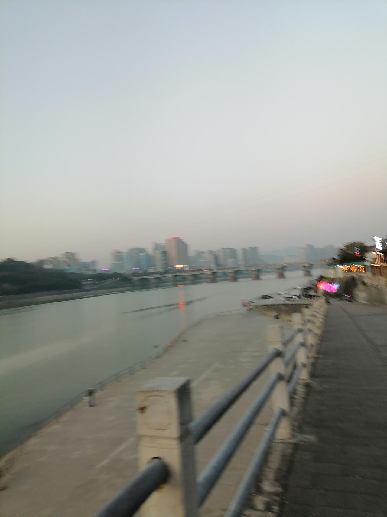 分享我这周有趣的事：谈少年夫妻与老年夫妻

       很久不见的老友相约见面