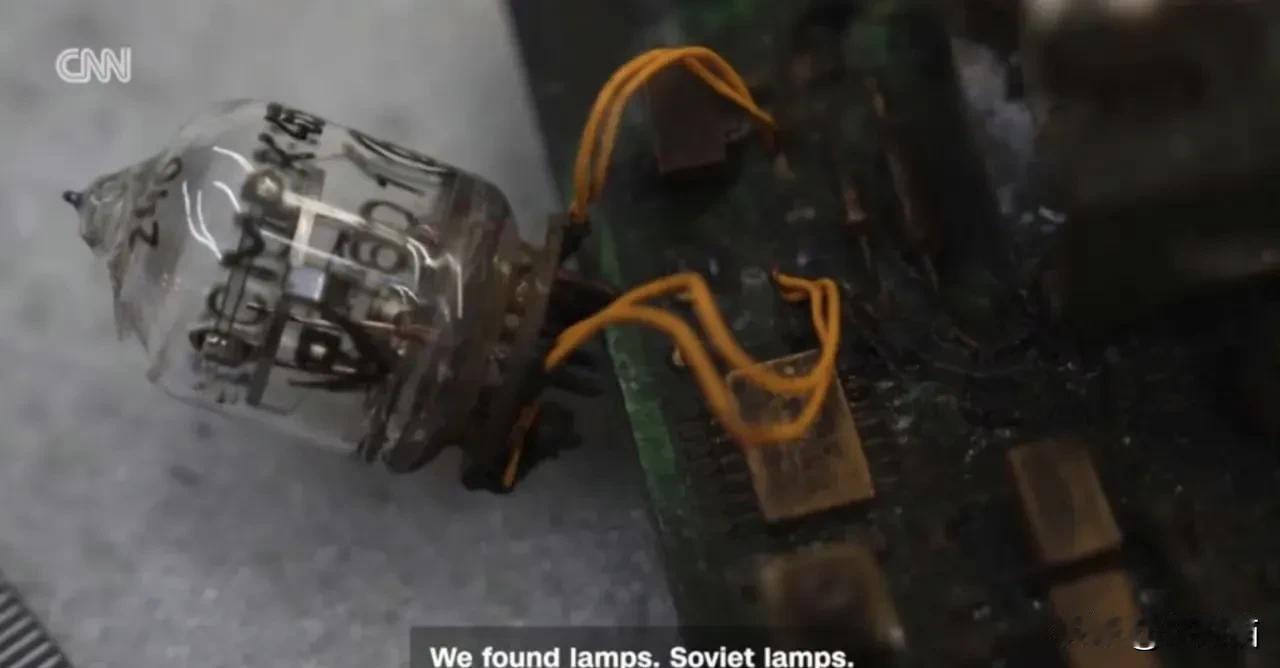 俄罗斯用“榛树”导弹对乌克兰发动第二次攻击后，那场面可热闹了。乌克兰捡到不少“榛