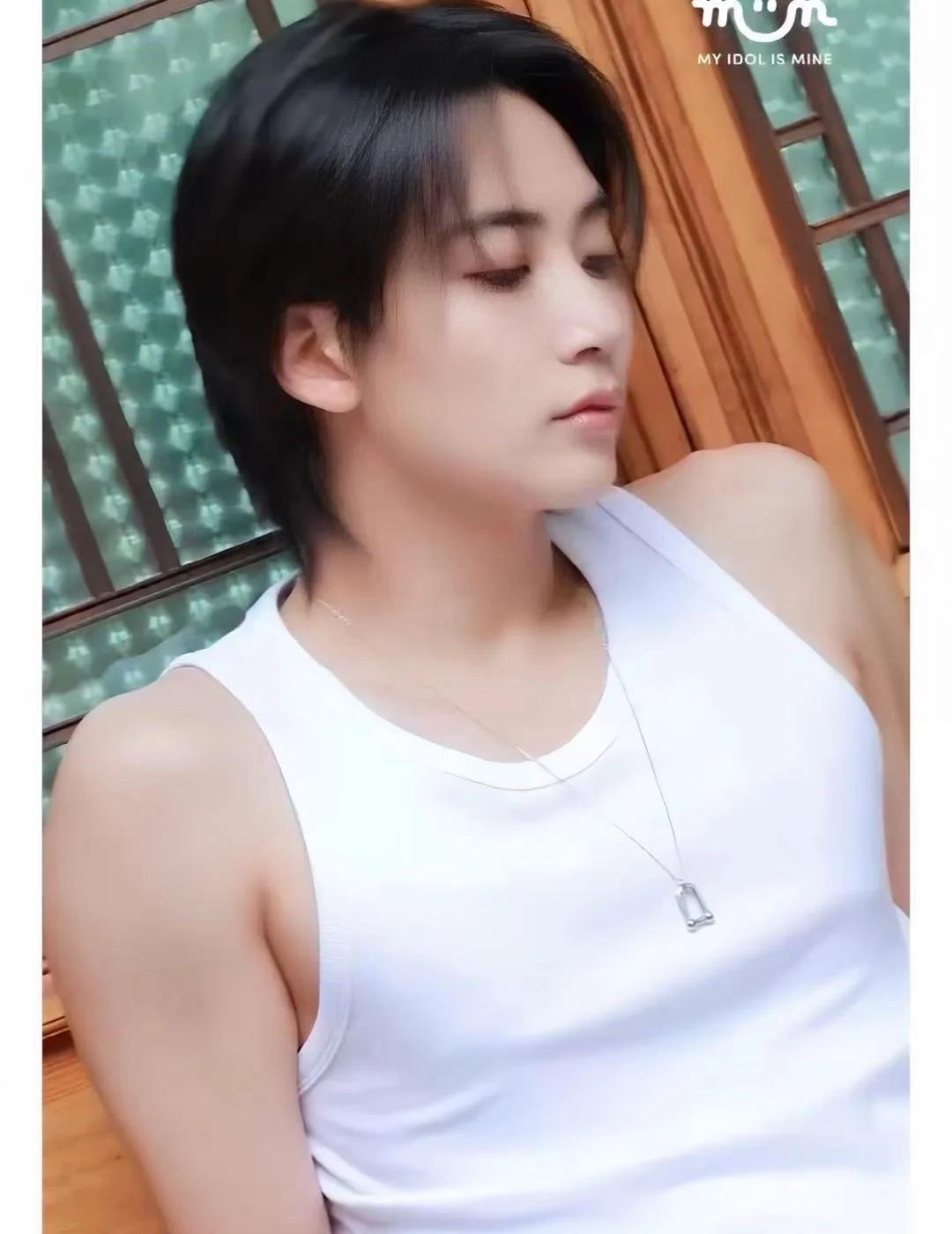 🍉
美得很让人安心❤️🔥
尹净汉 seventeen