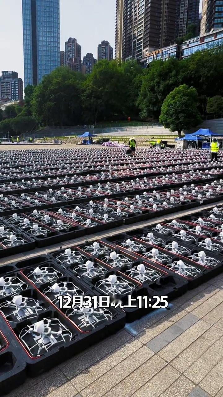 重庆跨年无人机秀具体安排出炉。
全重庆人期待的无人机跨年表演具体安排出来了。12