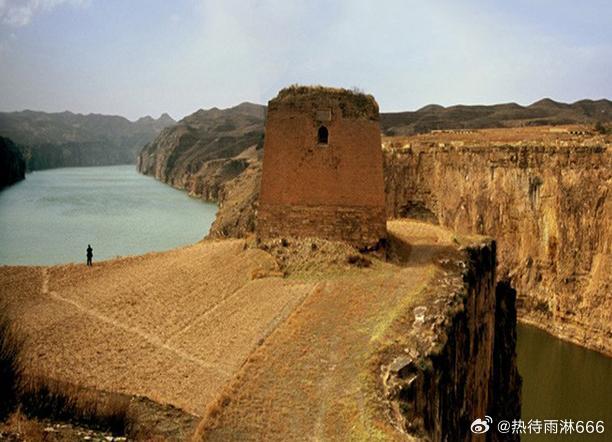 【晋陕大峡谷】晋陕大峡谷富有诗情画意的天然水蚀地貌奇观，这里四季慑魂，处处动魄。