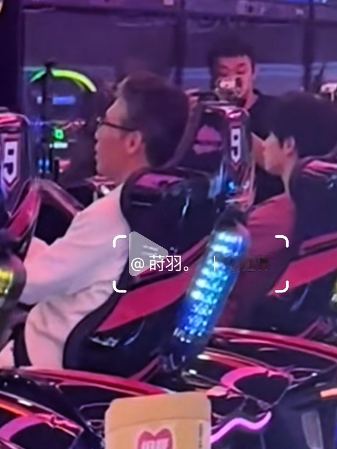悄咪咪的拍上了呀已经 