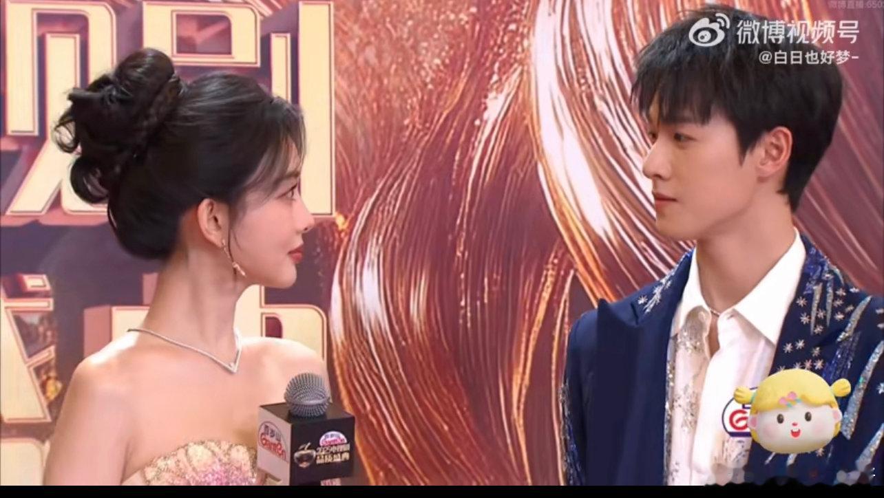 孟子义李昀锐再现葡萄和葡萄干对视昭昭墨墨再现葡萄和葡萄干对视 昭昭墨墨再现葡萄和