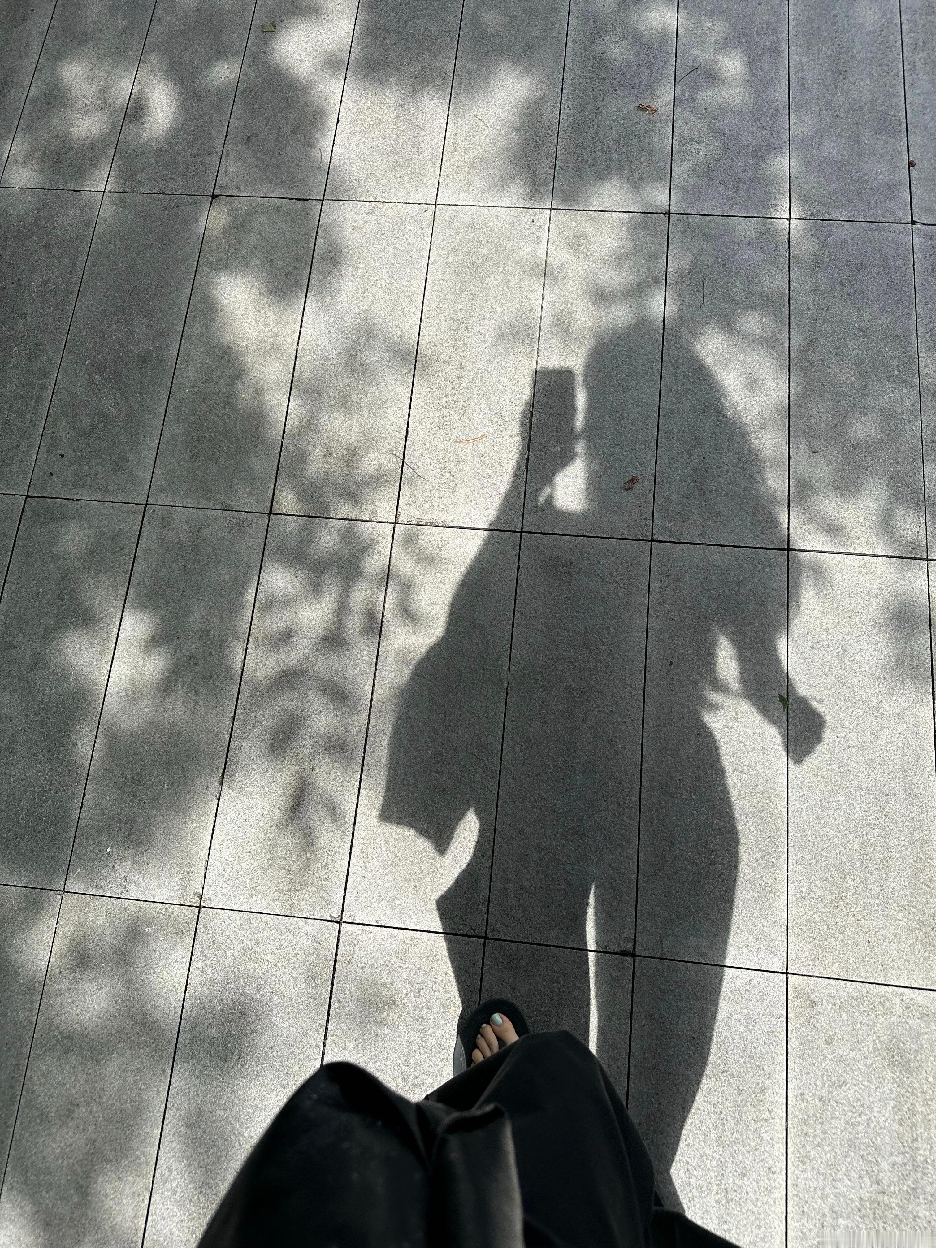 年纪大了,不再和差点意思的人周旋,我本就阳光明媚,不该当别人无聊时的消遣,永远偏