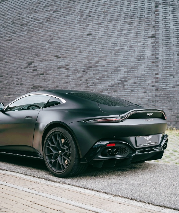 优雅与速度的完美结合，Aston Martin Vantage 确实名不虚传！ 