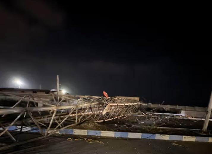 美军一夜出动上百架次战机猛炸6个半小时，霍尔木兹海峡沿岸爆炸不断，伊朗雷达和通信
