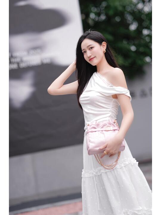 约会就穿小裙子吧🌷