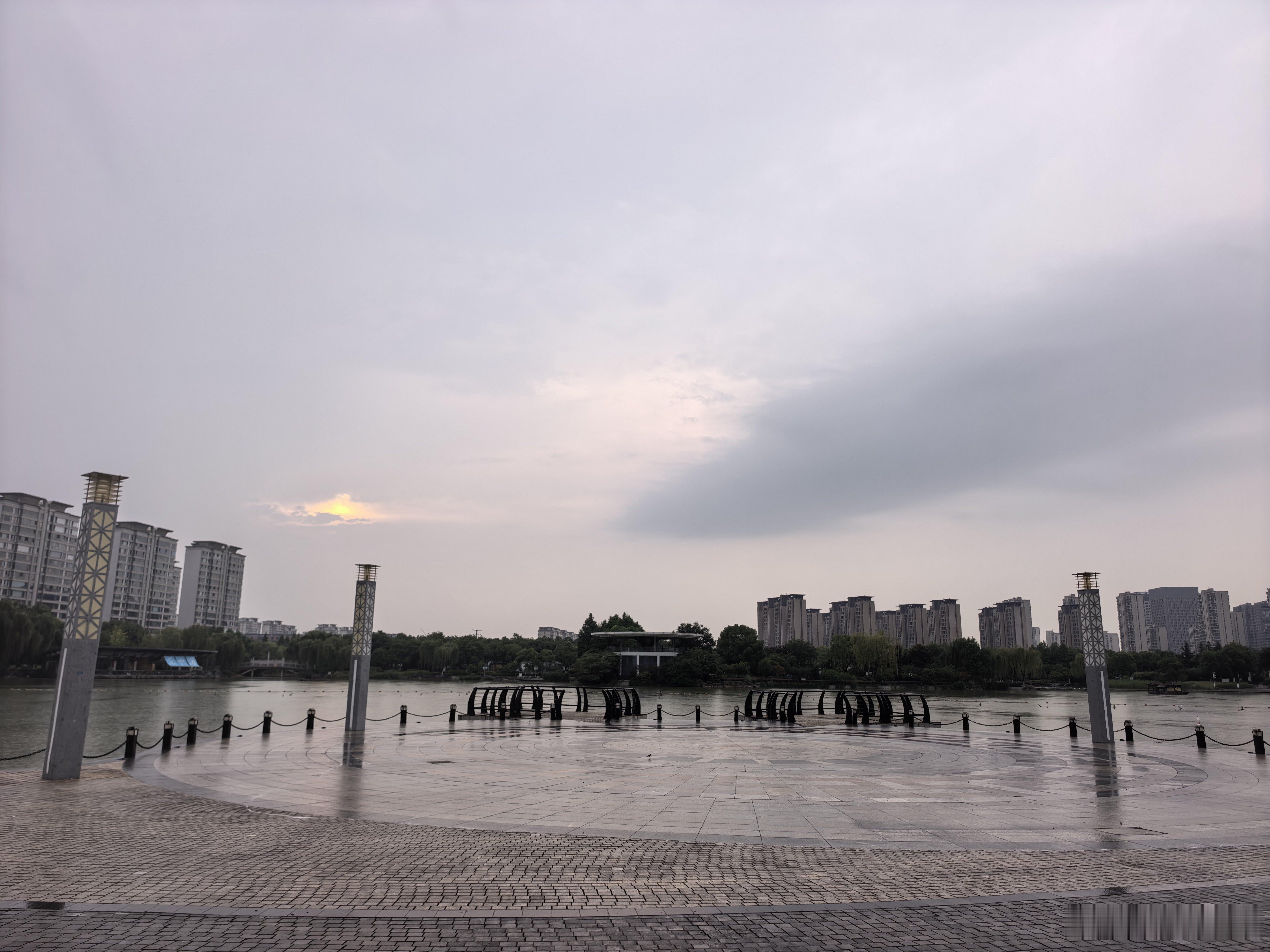 跑步 运动打卡Day380慢跑一下，五点出门的气温已经达到30°了热的吃不消