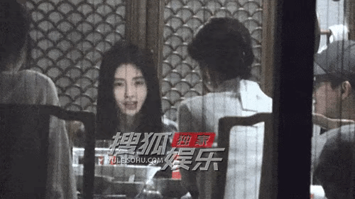 有媒体拍到鞠婧祎和李冰冰聚餐，是准备签和颂吗？代言的问题如果跟前公司的问题理清楚