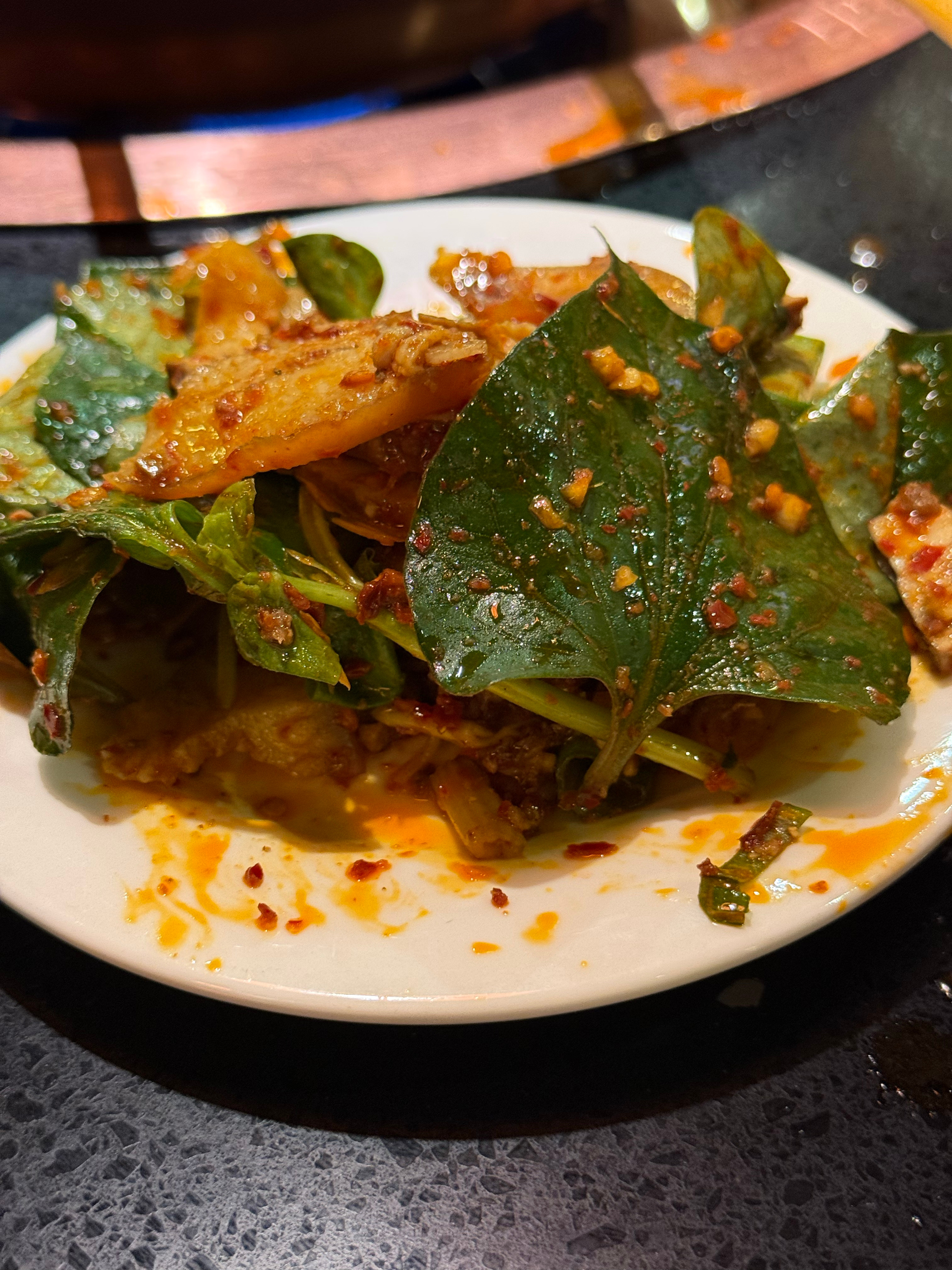 我今天居然对折耳根叶子拌白肉非常接受甚至觉得折耳根叶子味道很清爽吃起很舒服咋个回