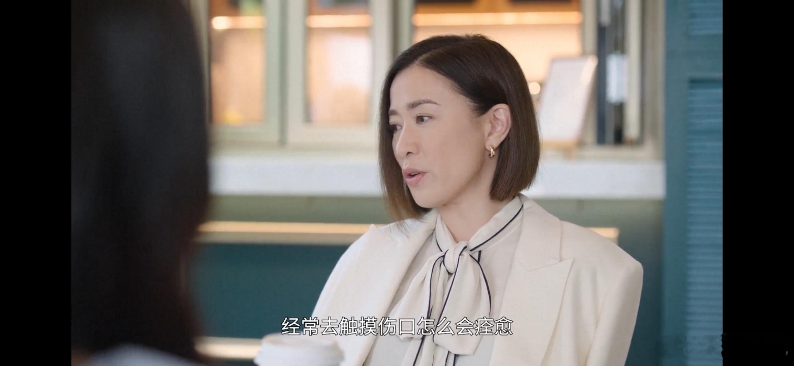 看到徐晓薇在彩蛋中回归，心里有一种久违的温暖感，她不仅是新闻部的灵魂之一，更是那