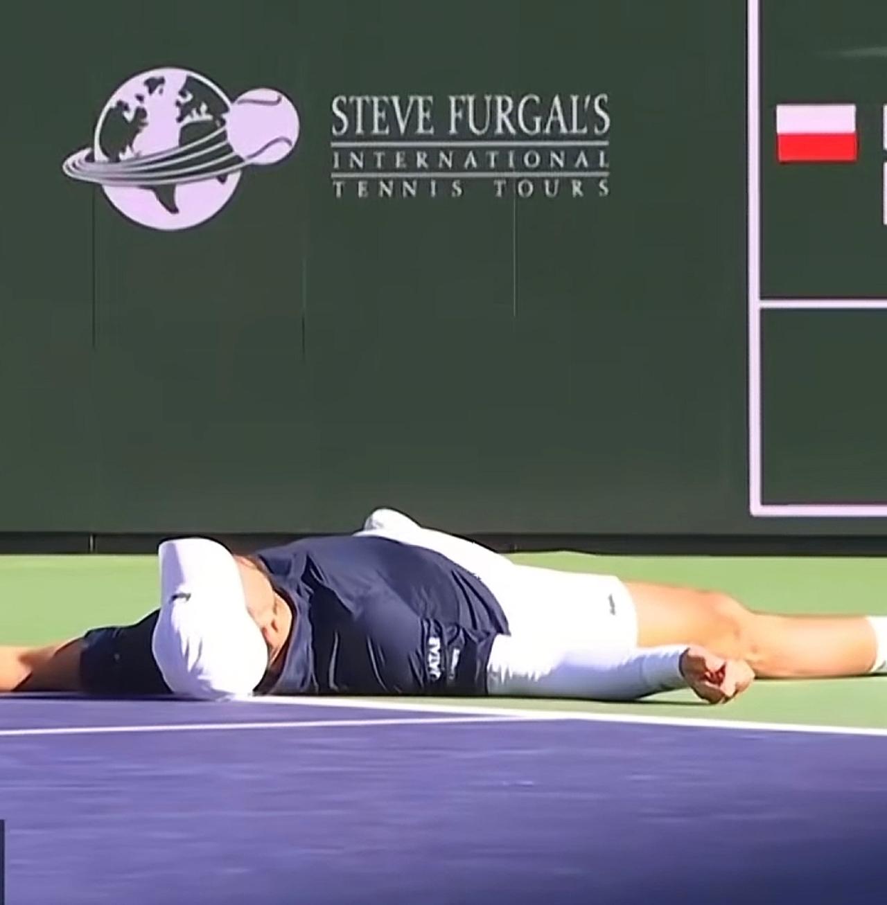 40拍对攻，德约科维奇累躺在地
         北京时间2026年印第安维尔斯