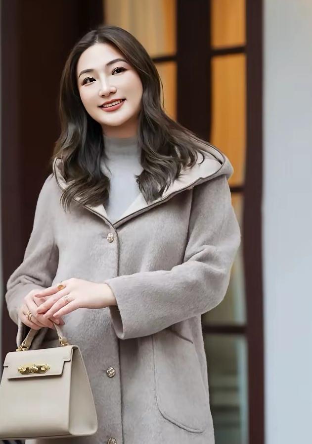 我的生活就像一杯白开水，但是你的出现，像是在里面偷偷加了一颗糖。