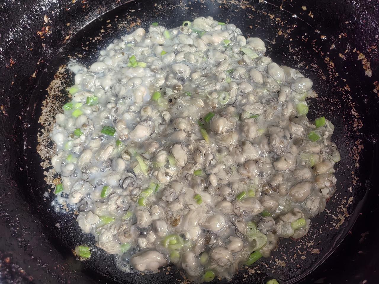 还是十点吃的饭，吃了个玉米白面两掺的馒头。下午四点来钟，饿了。
    昨天做的