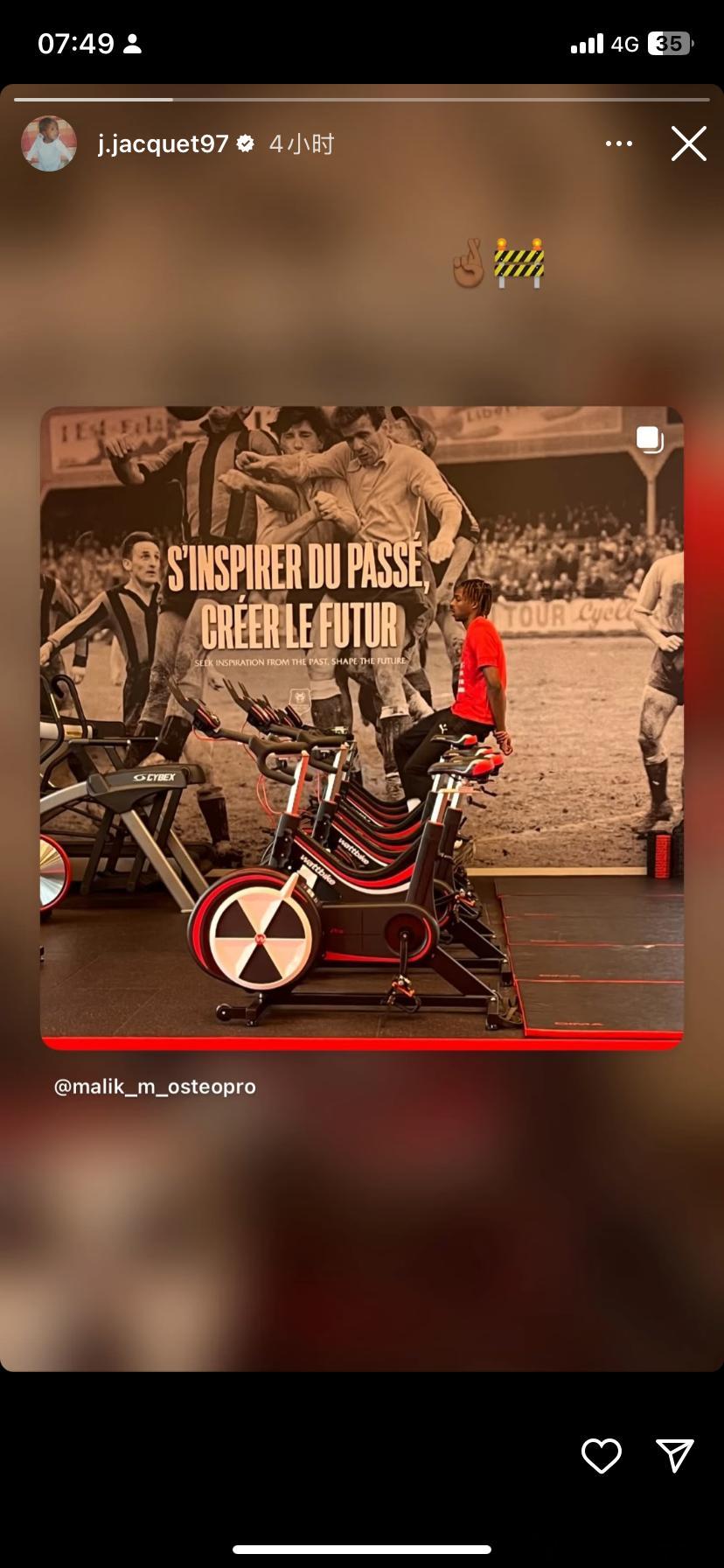 雅凯肩膀手术成功，目前正刻苦训练以期完全恢复状态。利物浦