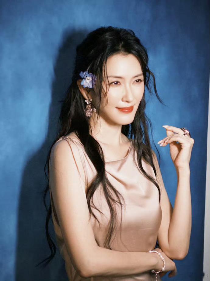 徐洁儿到底有什么短板还有什么是徐洁儿不会的看乘风直播被徐洁儿惊到，唱跳演样样能打