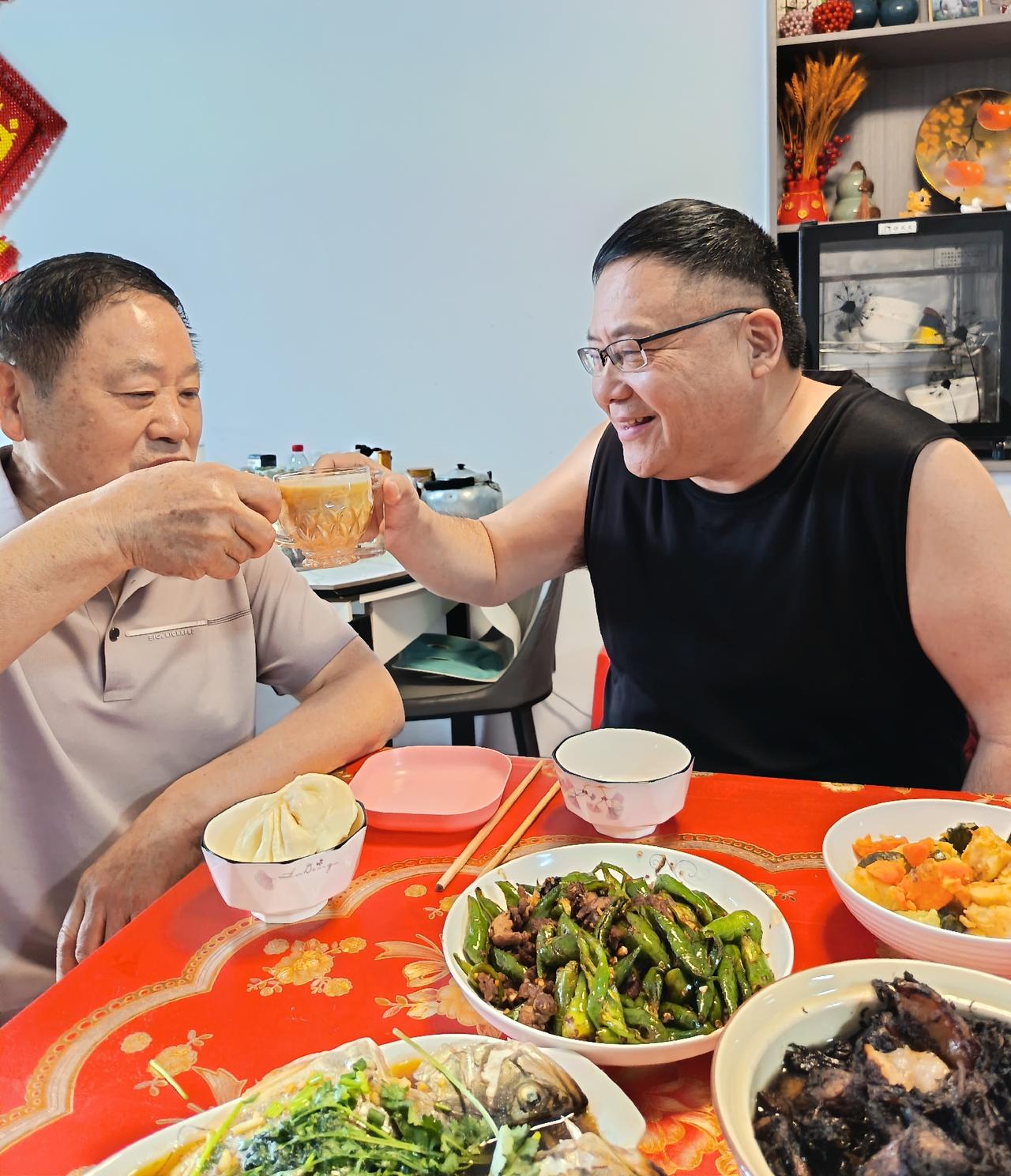 昨天，我写了一篇我和二姐夫相识50周年的“小作文”，引起了网友极大的关注。

我