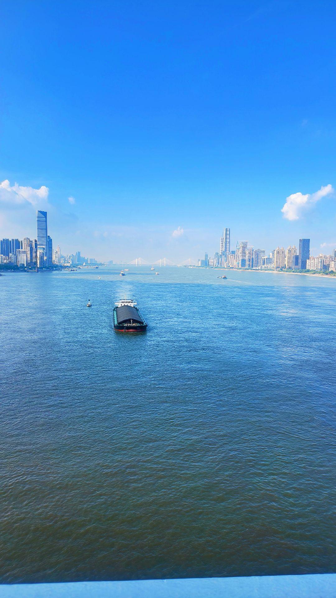 最近比较消沉，需要一首红歌来提升正能量。
