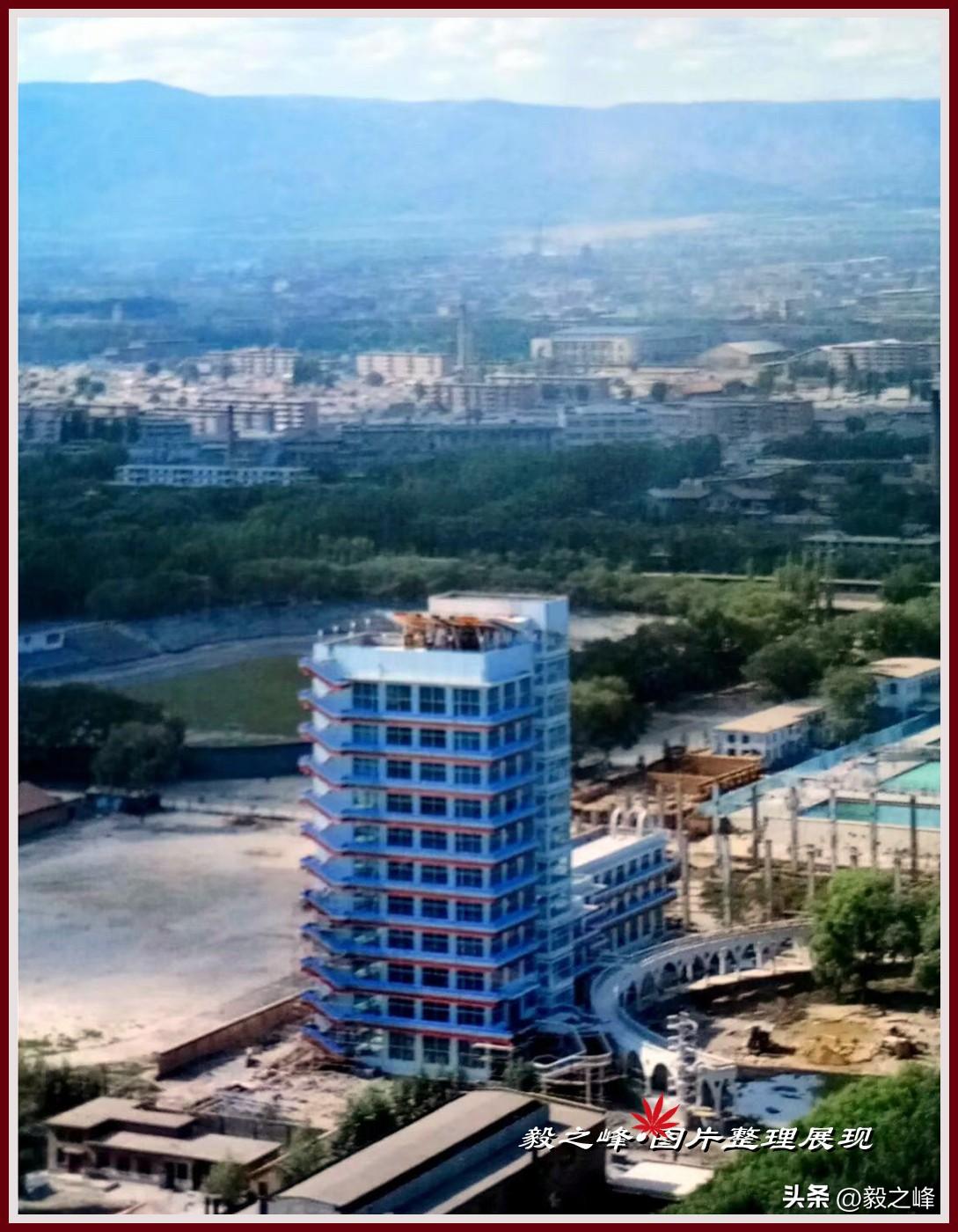 你登上过少年宫的楼顶天台吗？
呼和浩特少年宫 少年宫是一座呼和浩特较早的地标性建