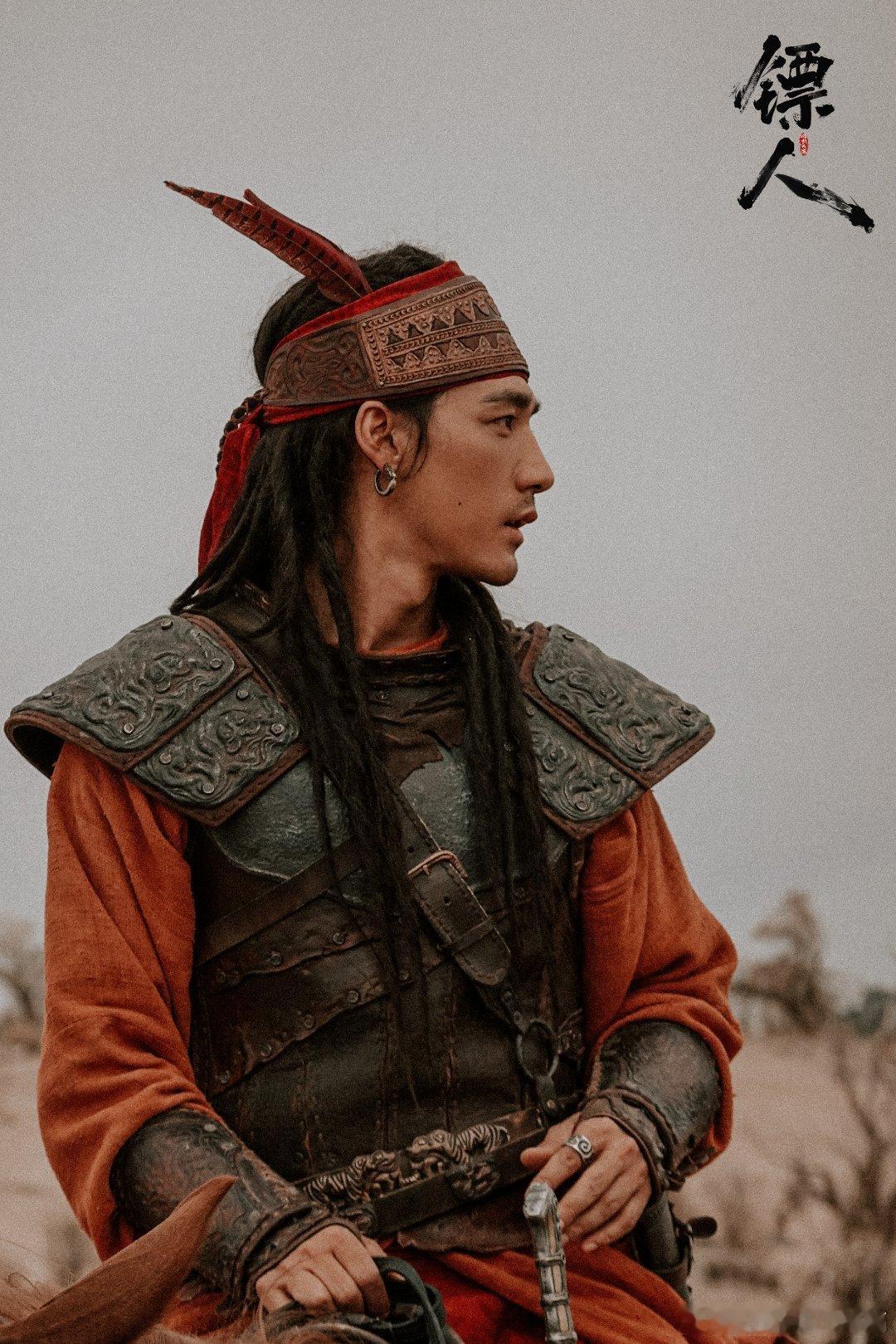 此沙可塑性从一个眼神清冷、力量感十足的小神仙杨戬，到如今《镖人》里让人又恨又怜的