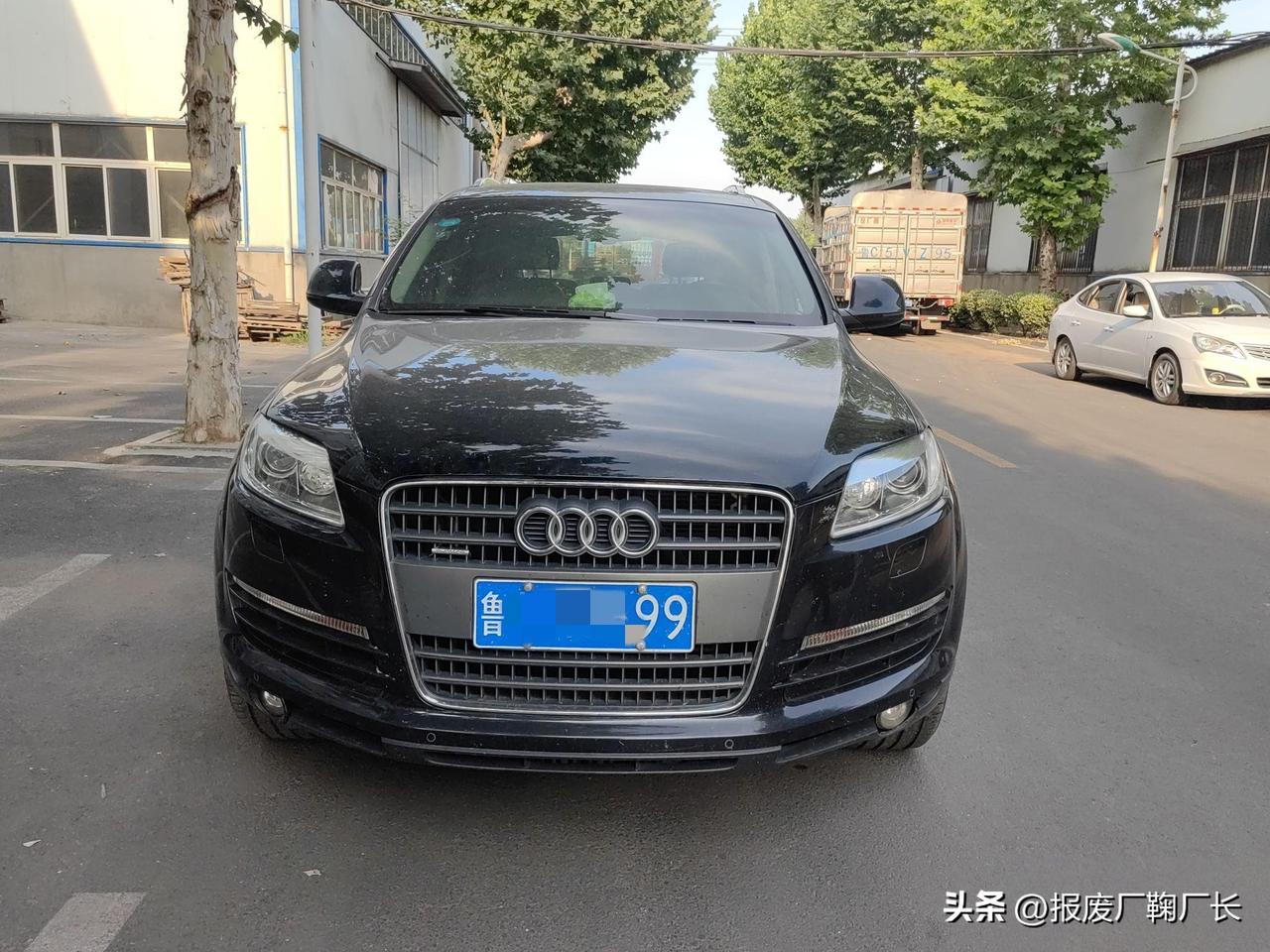 当年100多万买的车现在报废才1万多，车主后悔拍大腿，早知道当年买两套房了！
今