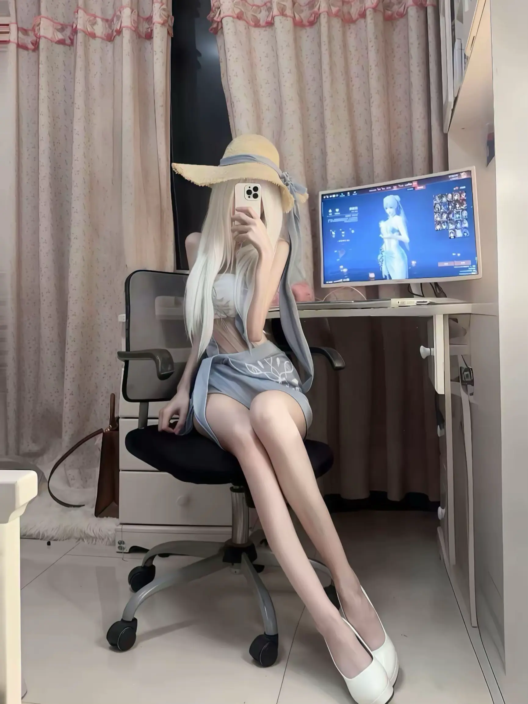 宅是药。我再也不用去面对形形色色的人了，小小的世界也好。