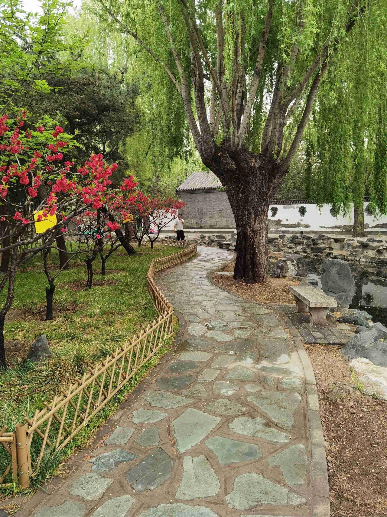 我的今日状态：😁轻松愉快
我这里的天气：☀️晴天