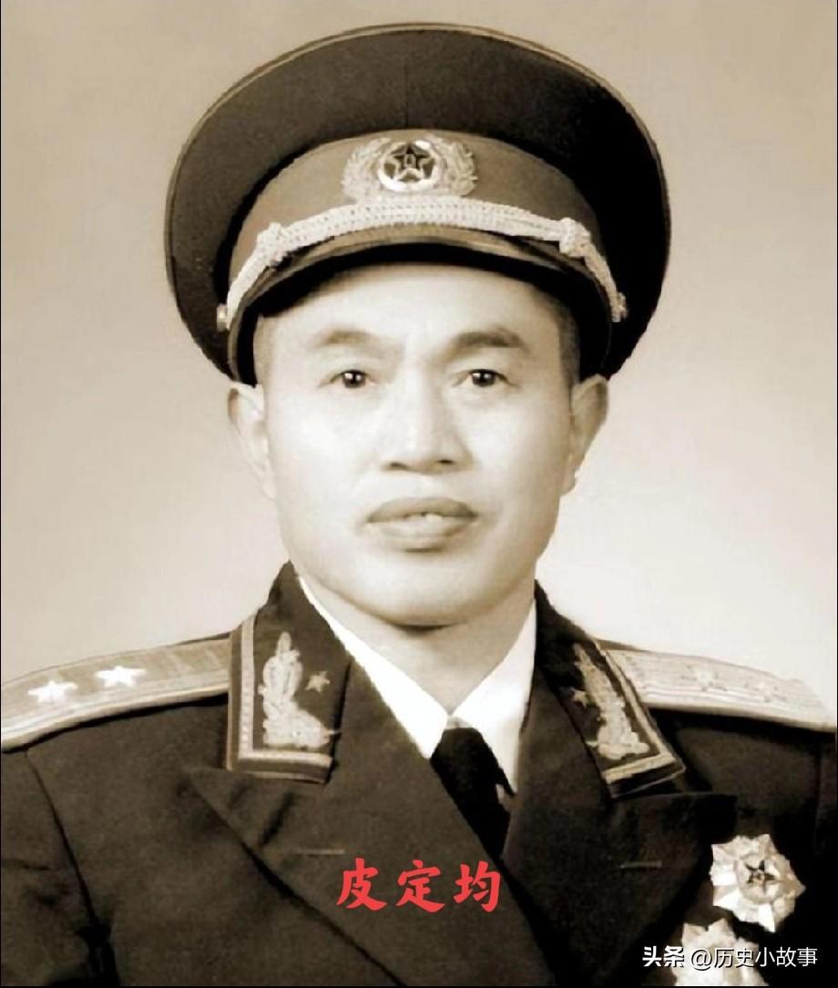 1940年，皮定均看上了女干部张烽，就让县长去说媒，张烽听说了县长的来意后，拒绝