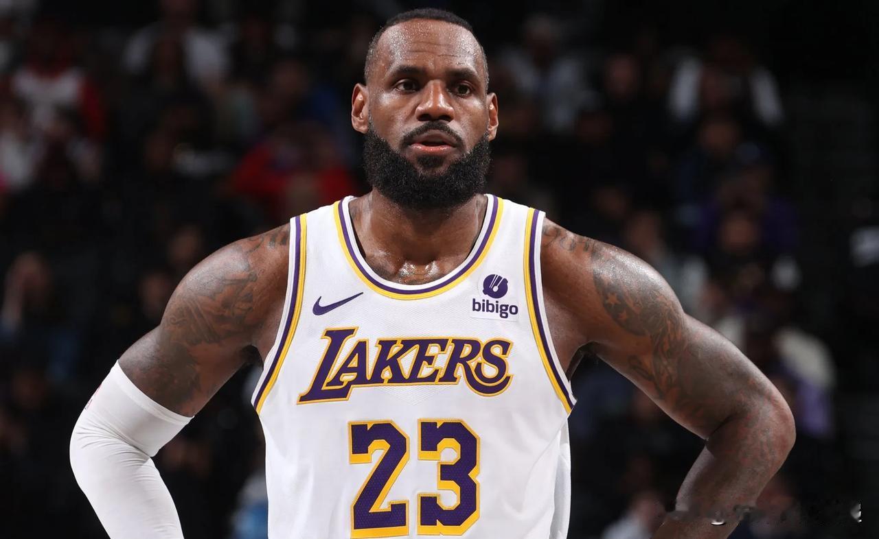 自从斯蒂芬·库里和他的三分球在 2014-15 赛季爆发以来，勒布朗·詹姆斯和他