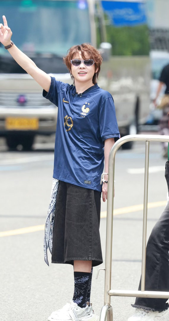 王濛从冬奥会解说到世界杯王濛浪姐淋的雨世界杯把它晒干 属于我们濛主的统领区终究是
