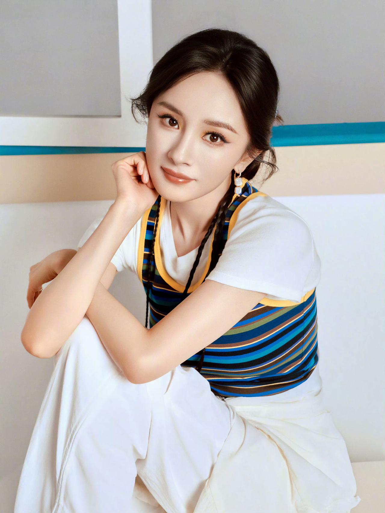 杨幂出任国家级行业协会要职作为这批年龄段的小花来说，杨幂出任这个职位很正常，而且